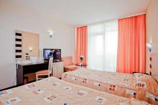 Отель Selena Hotel Созополь Двухместный номер с 2 отдельными кроватями и видом на море-1