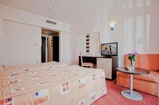 Отель Selena Hotel Созополь Двухместный номер с 2 отдельными кроватями и видом на море-2