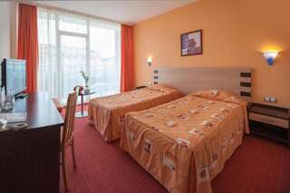 Отель Selena Hotel Созополь Двухместный номер с 2 отдельными кроватями + дополнительной кроватью (2 взрослых + 1 ребенок)-3